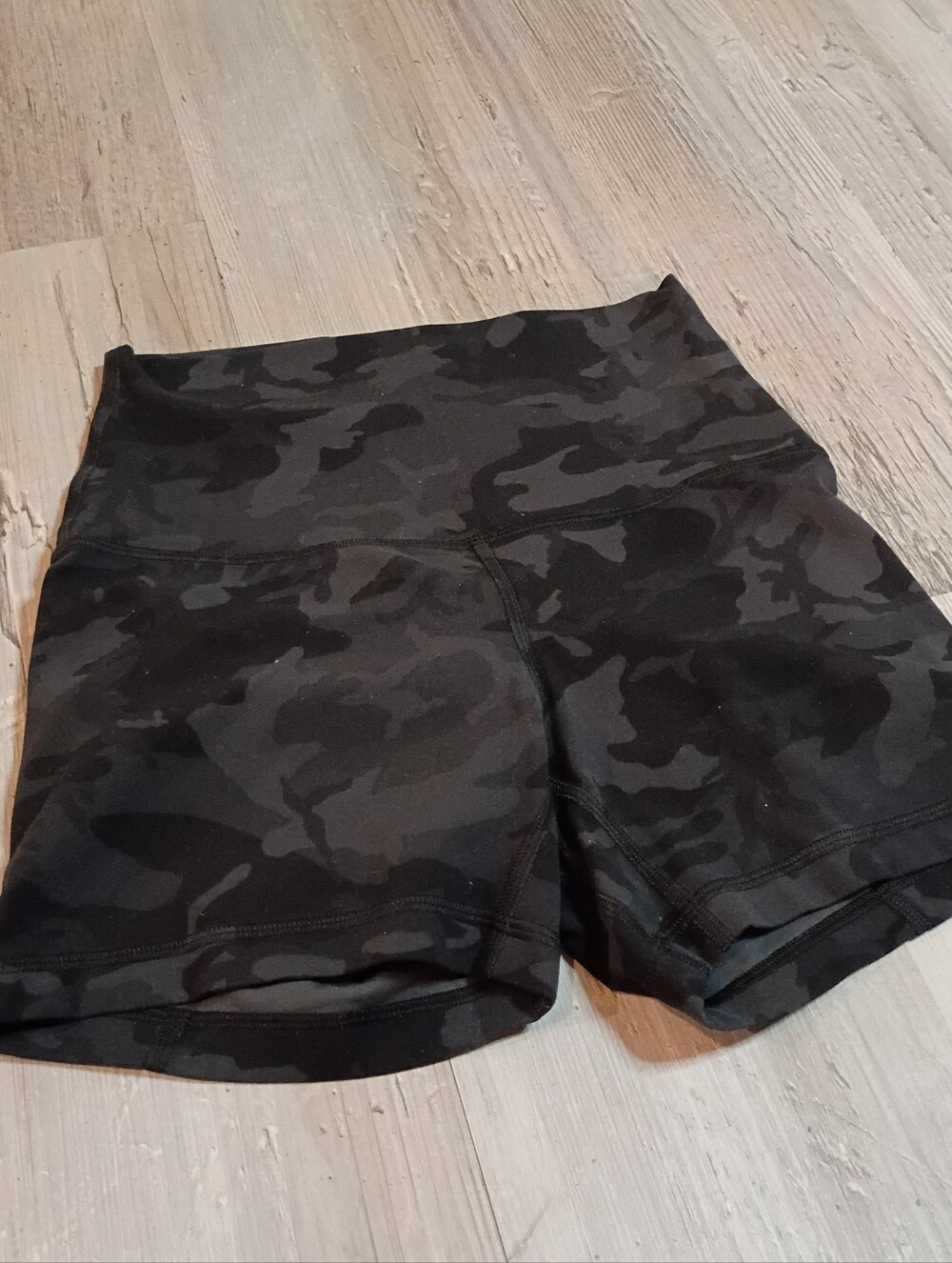 Lululemon - Picture 2 of 5